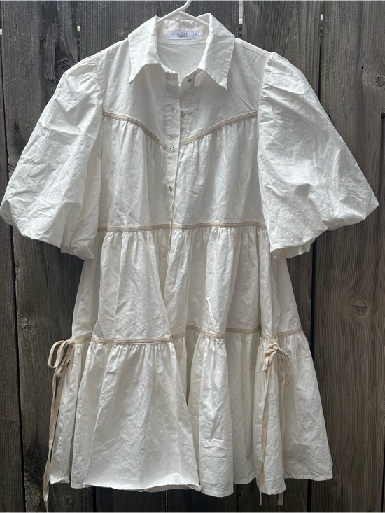 TALULAH Dresses & Skirts - TALULAH Cream Tiered Mini Dress with Puff Sleeves